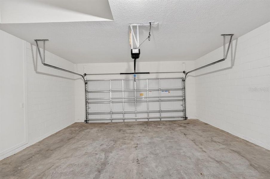 Spacious, unfurnished interior of a new home in , Deltona (Image 37).