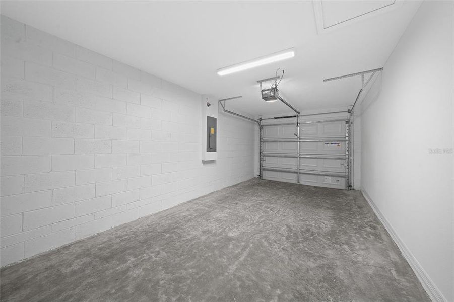 Spacious, unfurnished interior of a new home in , Ocala (Image 18).