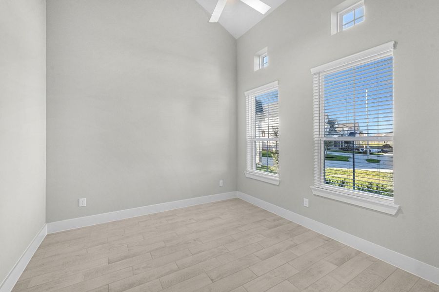 Spacious, unfurnished interior of a new home in Briarwood Crossing, Rosenberg (Image 19).