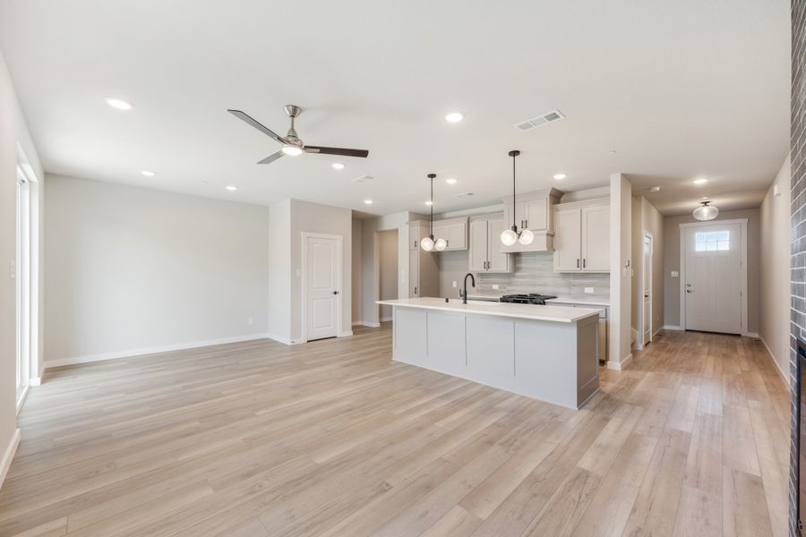 Image 43 of a home in Woodbridge Townhomes.