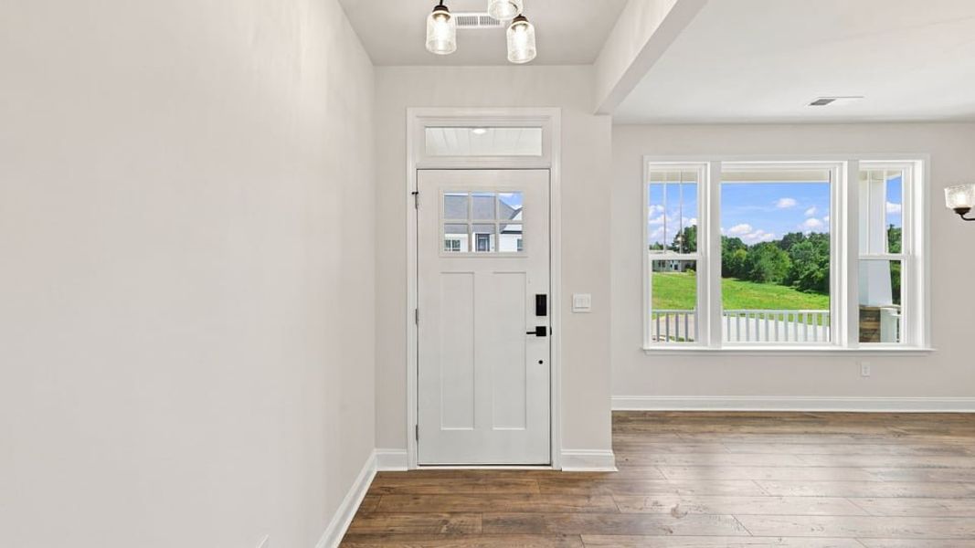 Spacious, unfurnished interior of a new home in Shadowood, Seneca (Image 15).