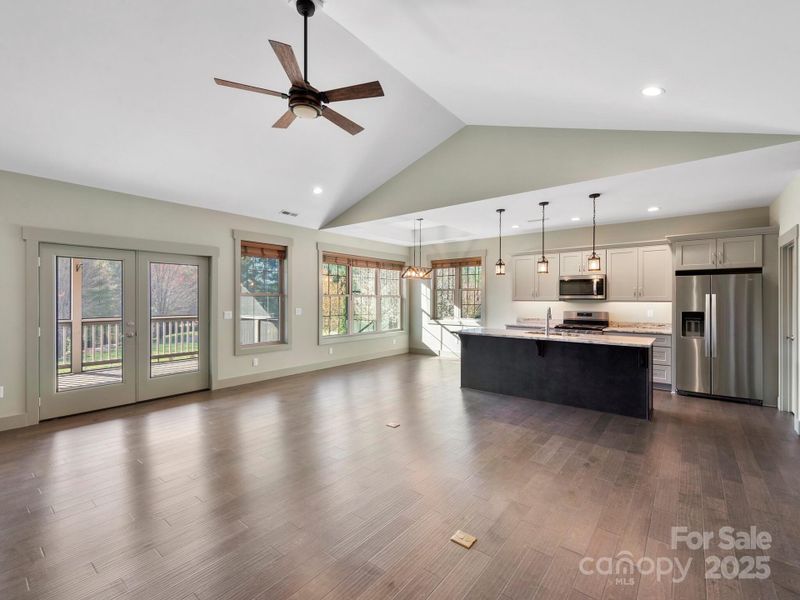 photo similar kitchen