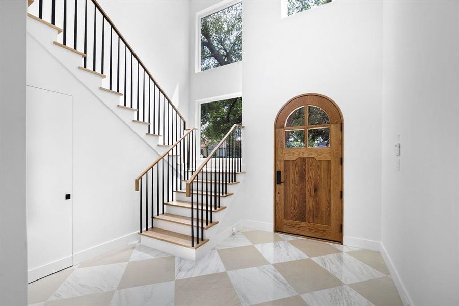 Spacious, unfurnished interior of a new home in , Dallas (Image 24).