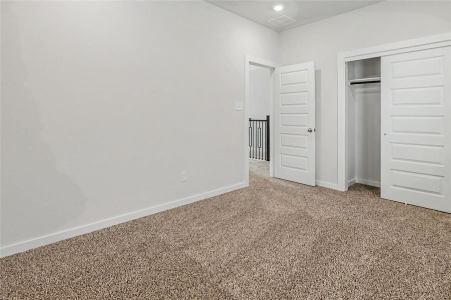 Spacious, unfurnished interior of a new home in Glendale Lakes, Rosharon (Image 20).