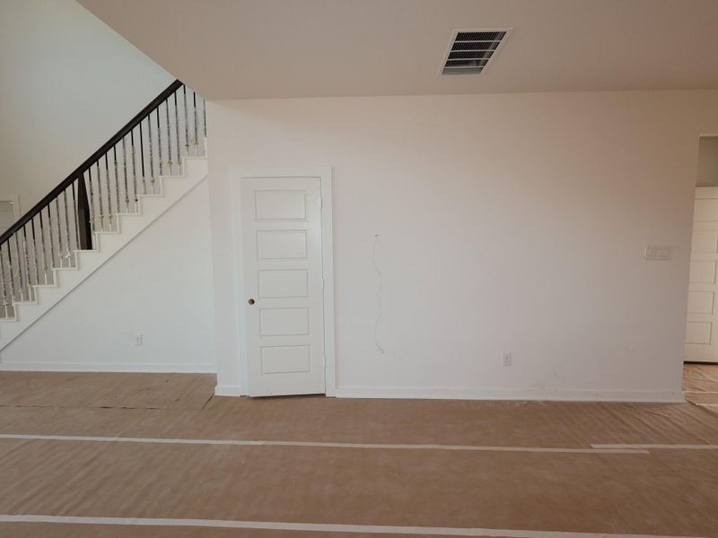 Spacious, unfurnished interior of a new home in Summerview, Fulshear (Image 24). Spacious, unfurnished interior of a new home in Summerview, Fulshear (Image 24).