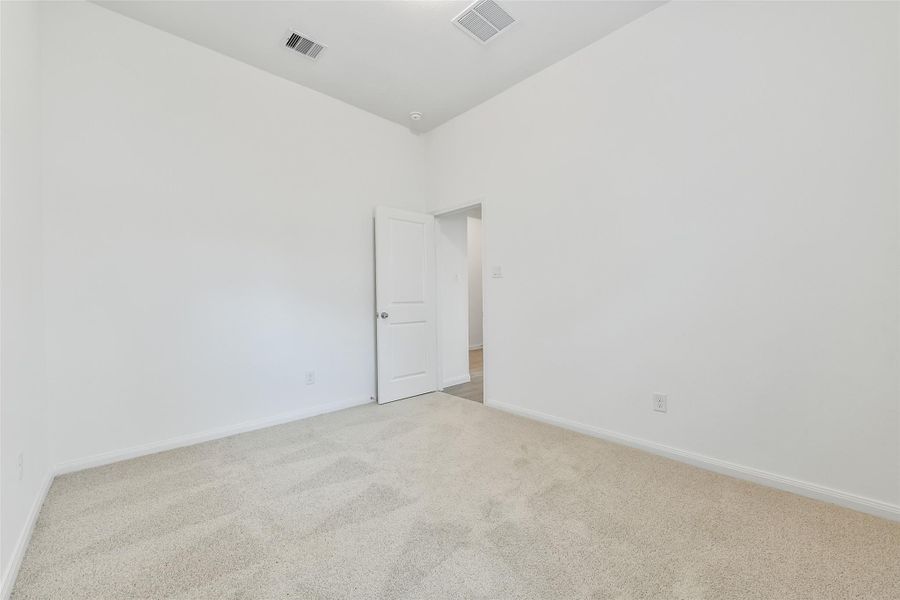 Spacious, unfurnished interior of a new home in King Oaks Village, Baytown (Image 25).