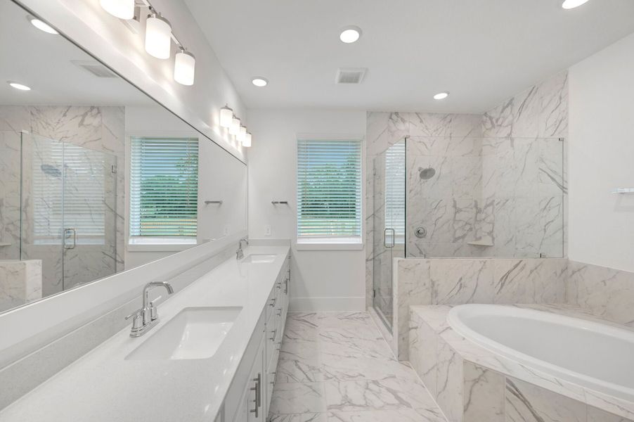 Owner's Bathroom Owner's Bathroom