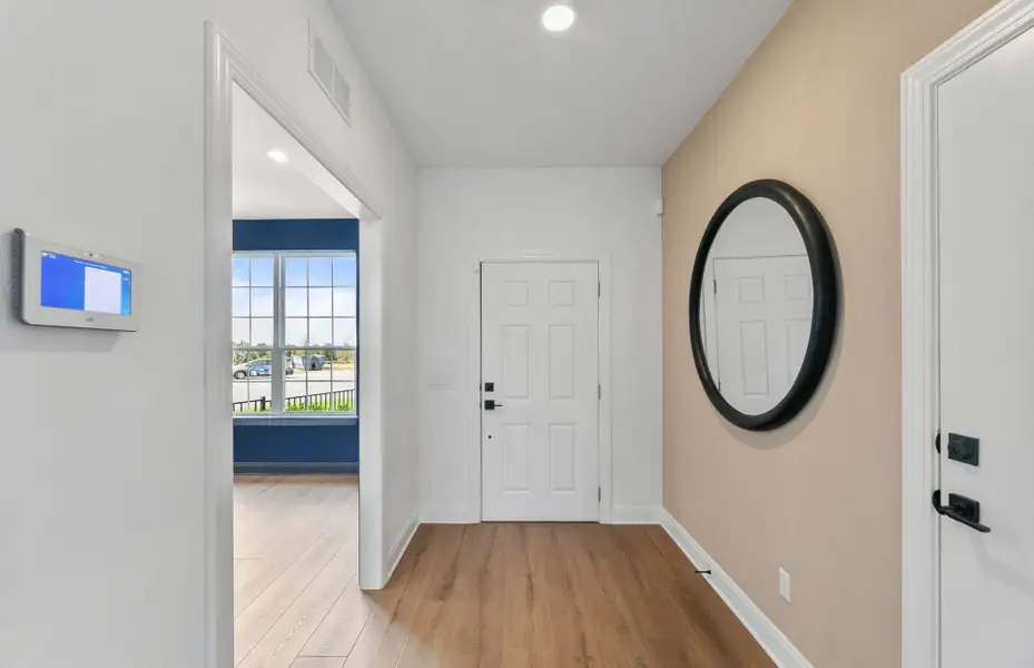 Spacious, unfurnished interior of a new home in Crosswinds, Kyle (Image 15).