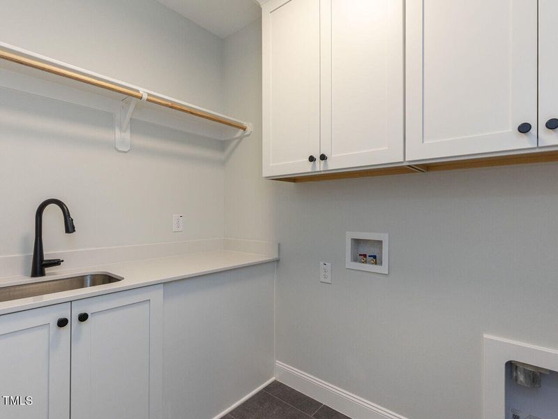 032-1280x960-laundry-room