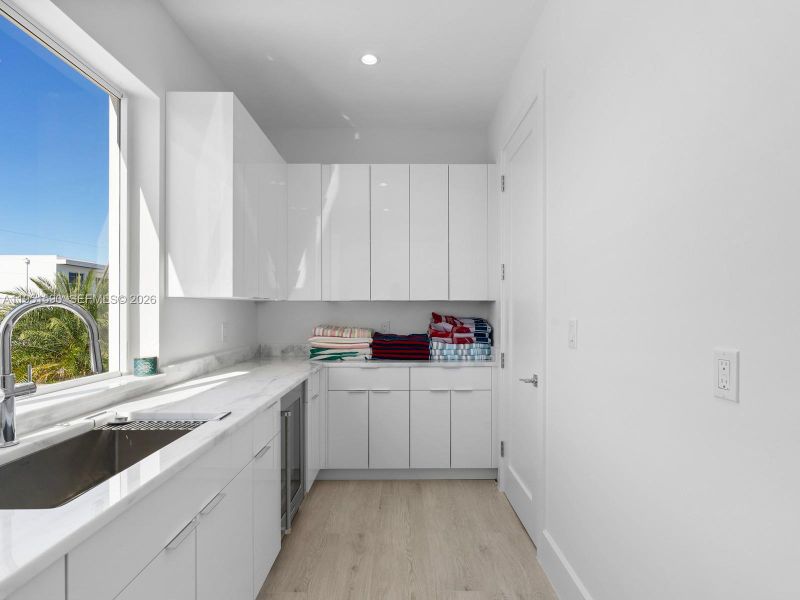 Furnished interior view inside a new home in , Marathon (Image 21).