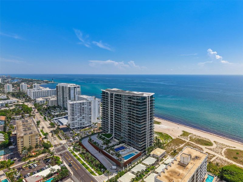 Condo located in Pompano Beach, FL showcasing its design and architecture (Image 25).