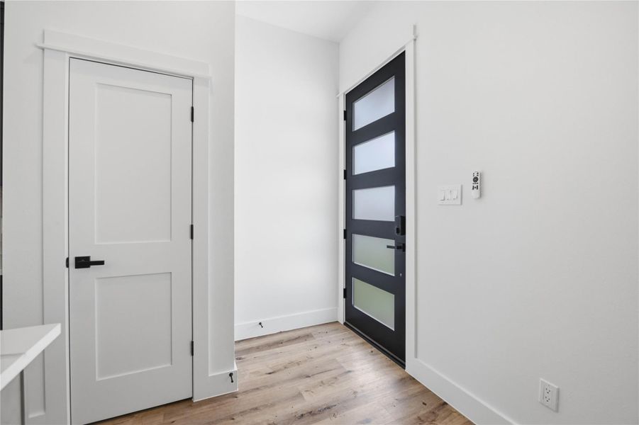 Spacious, unfurnished interior of a new home in , Houston (Image 12).