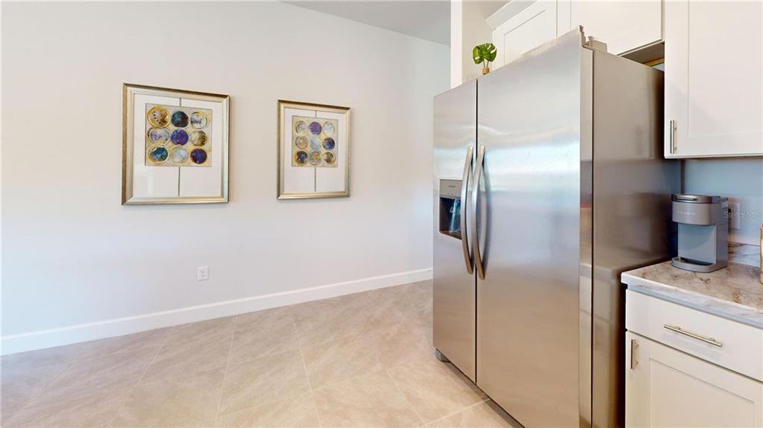Furnished interior view inside a new home in Rolling Hills, Bell (Image 19).