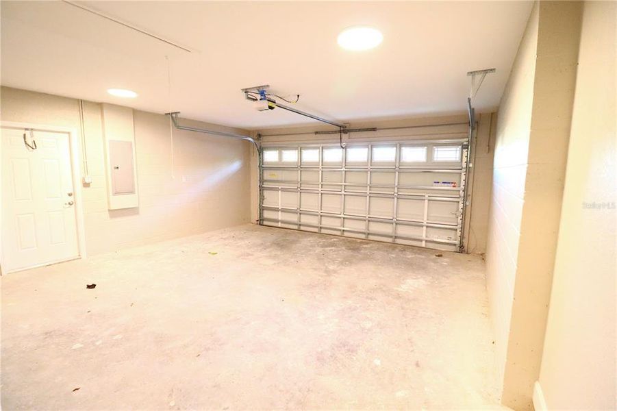 Spacious, unfurnished interior of a new home in , Summerfield (Image 18).