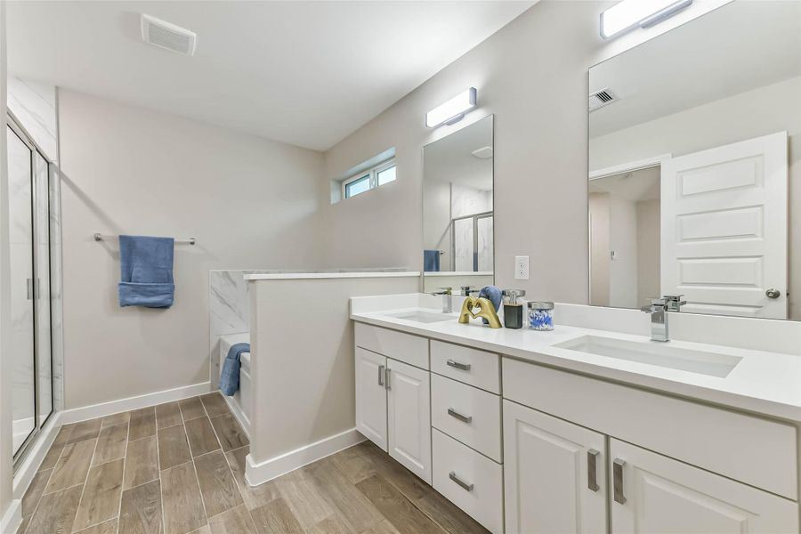 Furnished interior view inside a new home in , Missouri City (Image 9).