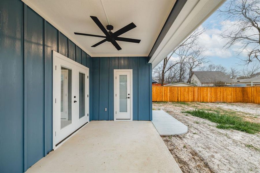 Exterior details and patio area of a home in , River Oaks (Image 23).