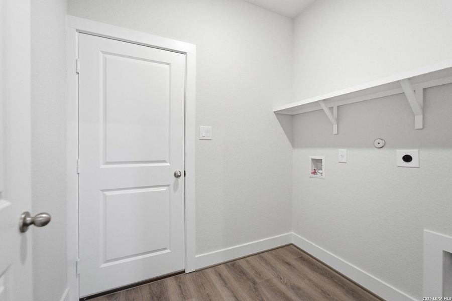 Spacious, unfurnished interior of a new home in Mesa Vista, Von Ormy (Image 23).