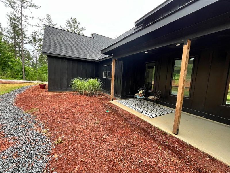 Exterior details and patio area of a home in , Aragon (Image 4).