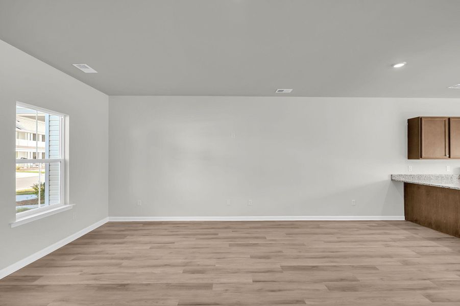 Spacious, unfurnished interior of a new home in Lakeview Commons, Goose Creek (Image 24).