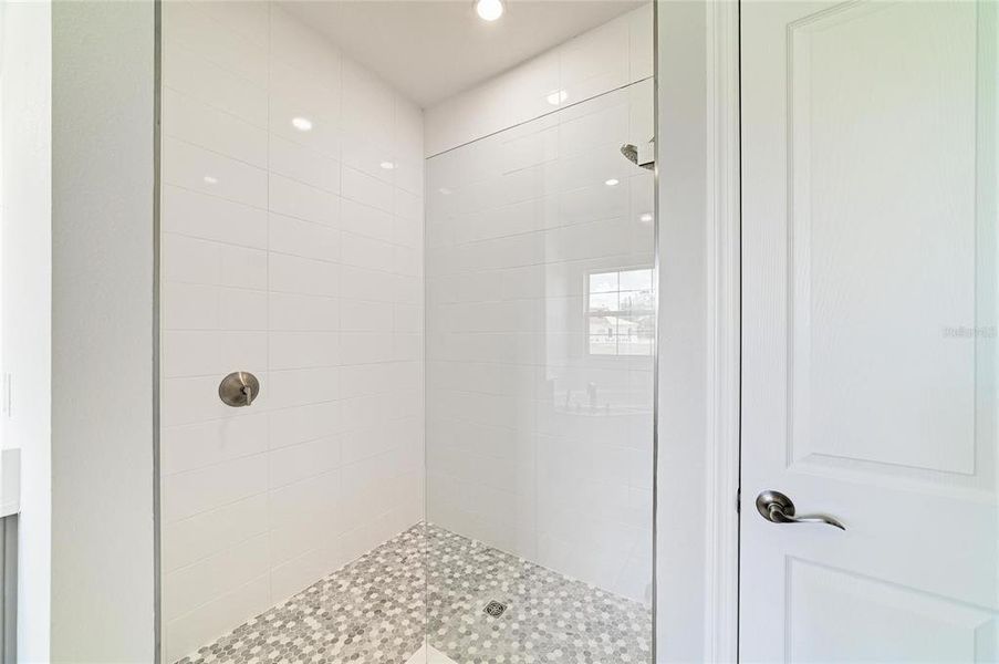 Spacious, unfurnished interior of a new home in Mirada, San Antonio (Image 26).