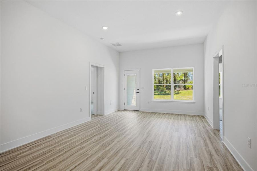 Spacious, unfurnished interior of a new home in Briarwood, Alachua (Image 18).