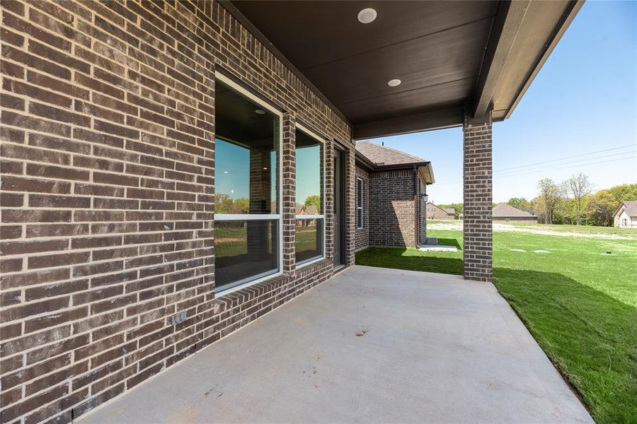 Exterior details and patio area of a home in Crystal Springs Estates, Alvarado (Image 3).