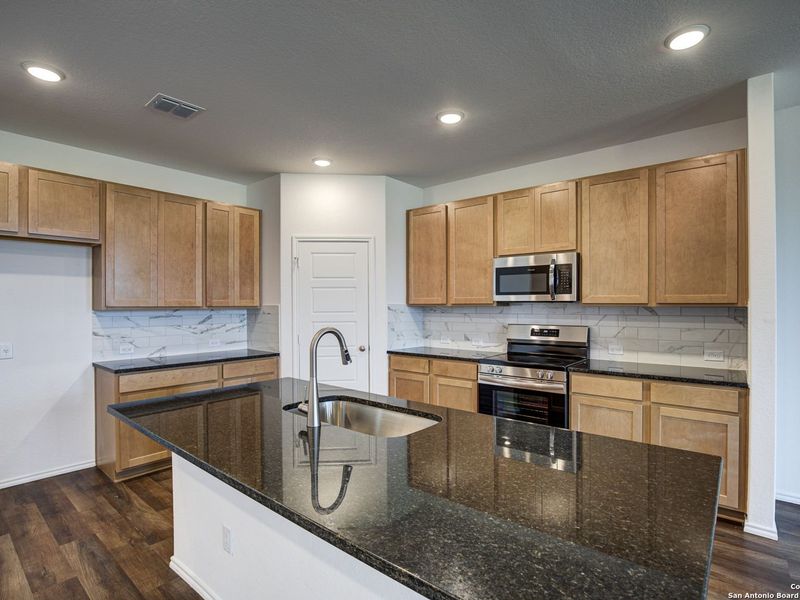 Furnished interior view inside a new home in Hannah Heights, Seguin (Image 6).