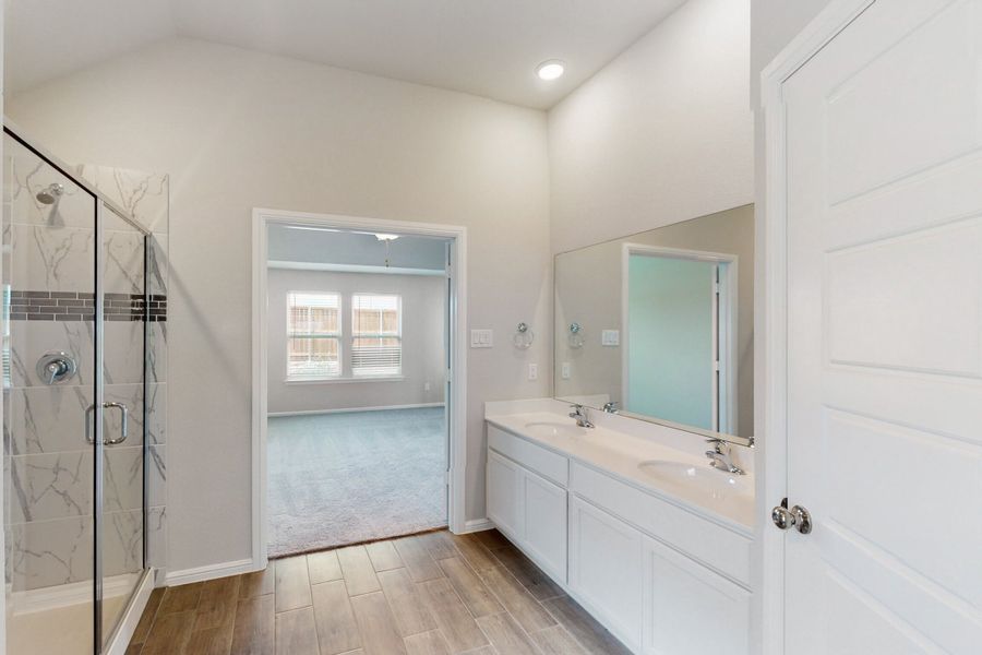Owner's Bathroom Owner's Bathroom