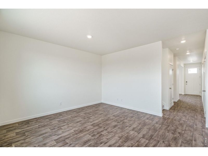 Spacious, unfurnished interior of a new home in Lakeside Canyon, Mead (Image 17). Spacious, unfurnished interior of a new home in Lakeside Canyon, Mead (Image 17).