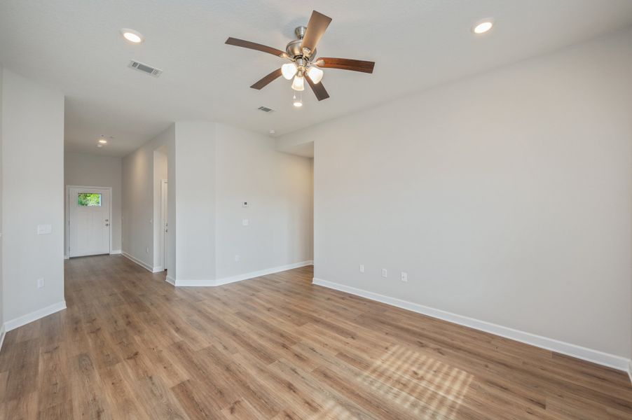 Spacious, unfurnished interior of a new home in Blossom Grove, Crestview (Image 15).