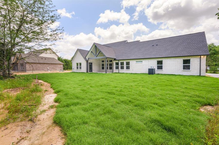 Exterior details and patio area of a home in , Terrell (Image 3).