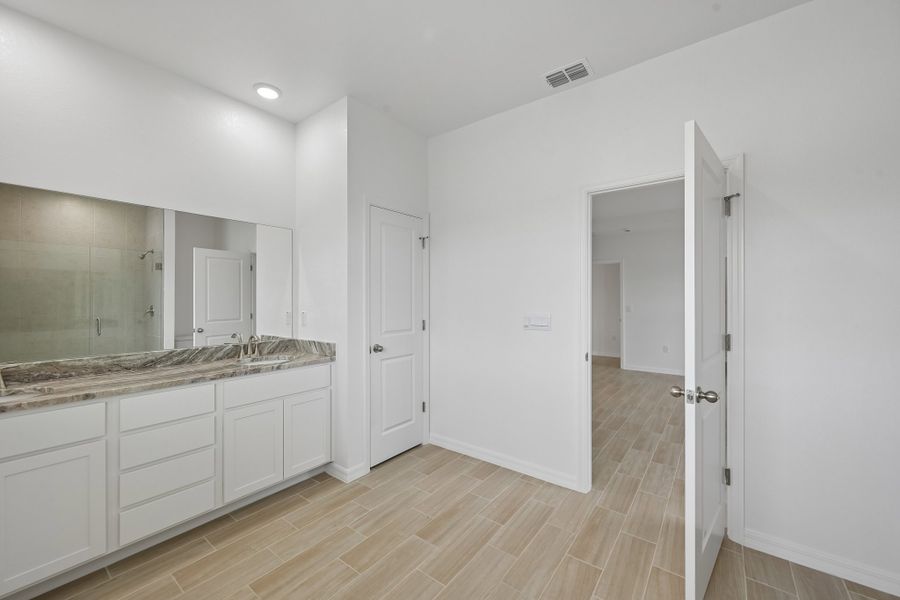 Furnished interior view inside a new home in Port Charlotte, Port Charlotte (Image 14).