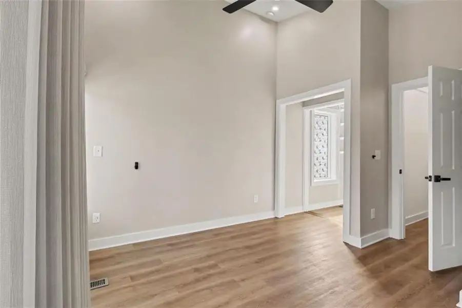 Spacious, unfurnished interior of a new home in , Union City (Image 32). Spacious, unfurnished interior of a new home in , Union City (Image 32).
