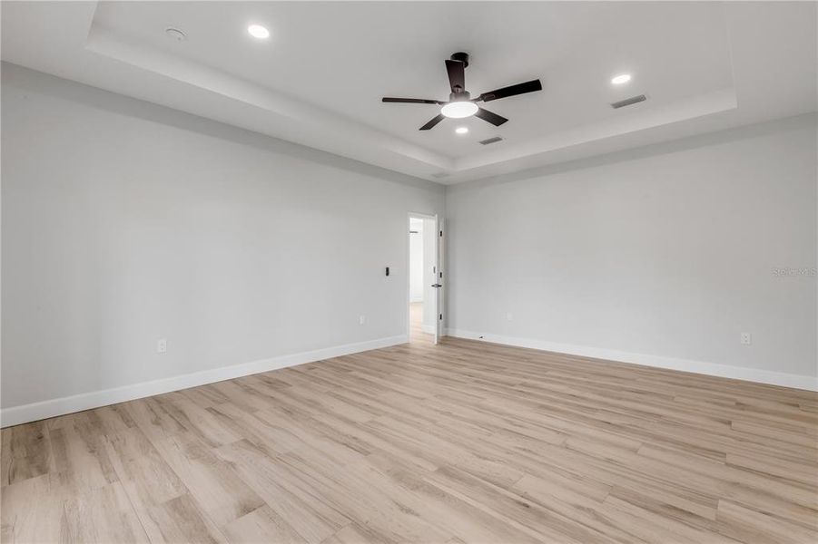 Spacious, unfurnished interior of a new home in , Oak Hill (Image 34).