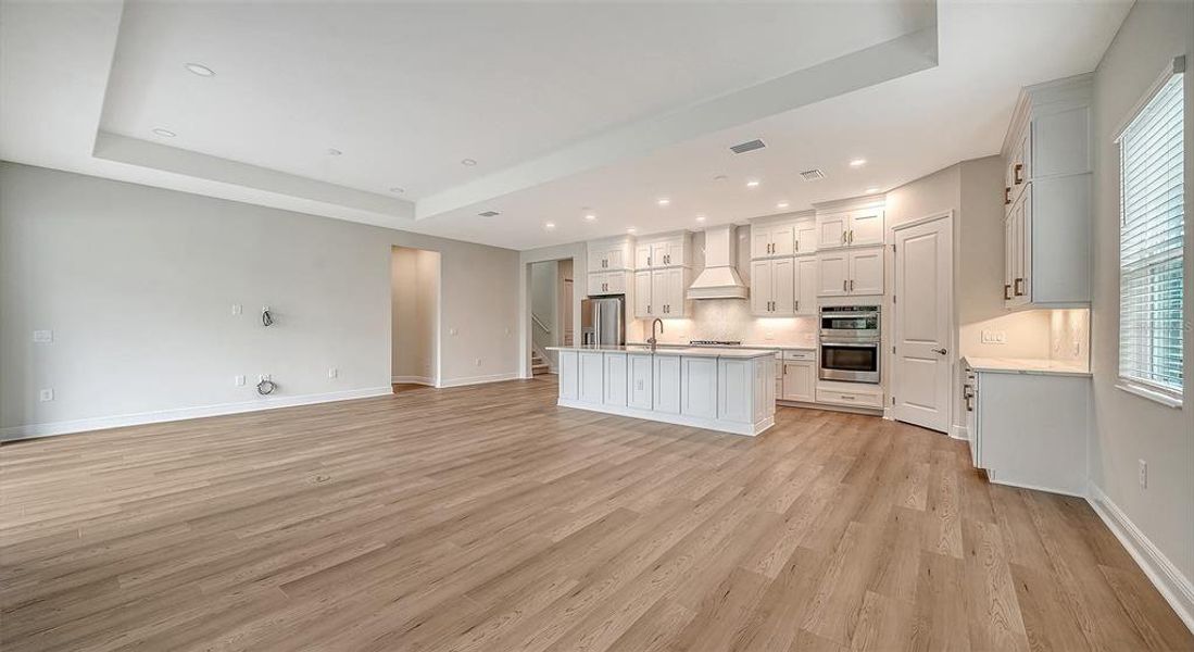 Spacious, unfurnished interior of a new home in , Sarasota (Image 28).