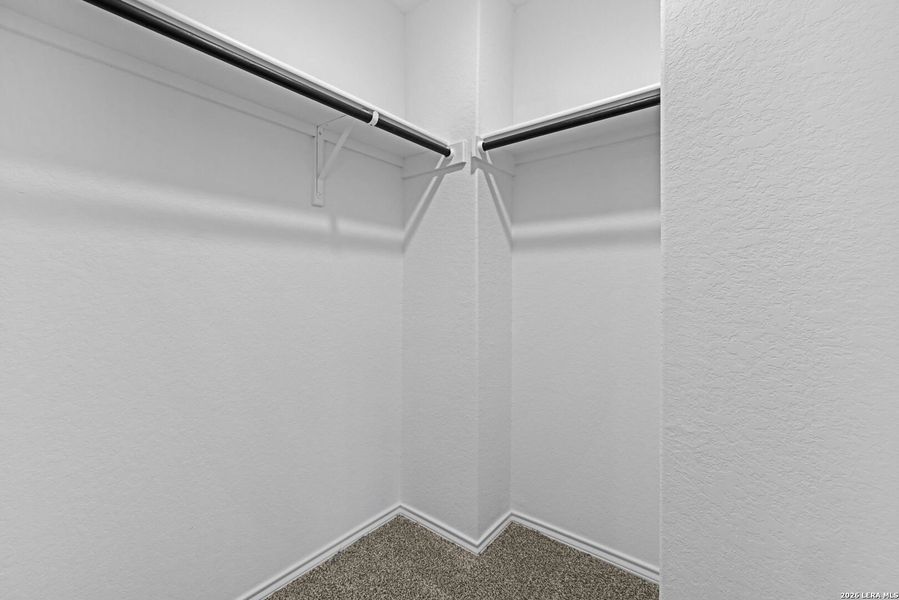 Spacious, unfurnished interior of a new home in Blue Ridge Ranch, San Antonio (Image 13).