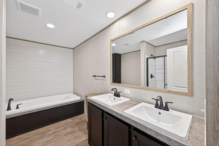 Additional perspective capturing the full space and practical design. Additional perspective capturing the full space and practical design.