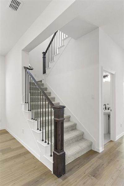 28 1501 Horizon Way  Stairs