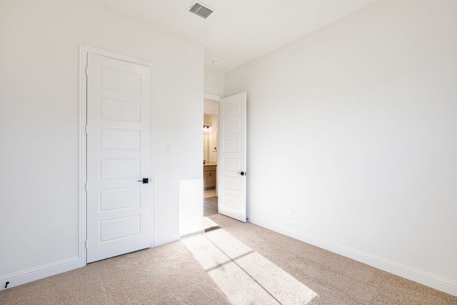 Spacious, unfurnished interior of a new home in Milrany Ranch, Melissa (Image 25).