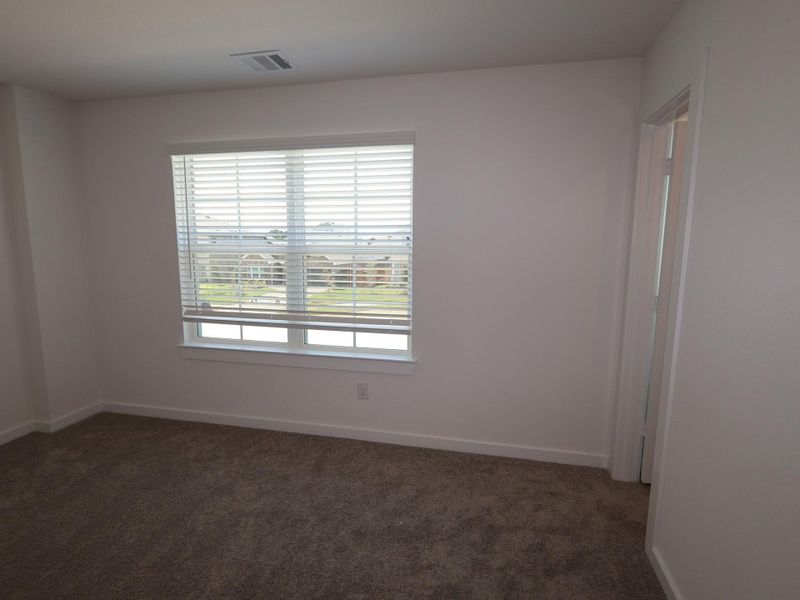 Spacious, unfurnished interior of a new home in Miller's Pond, Rosenberg (Image 16).