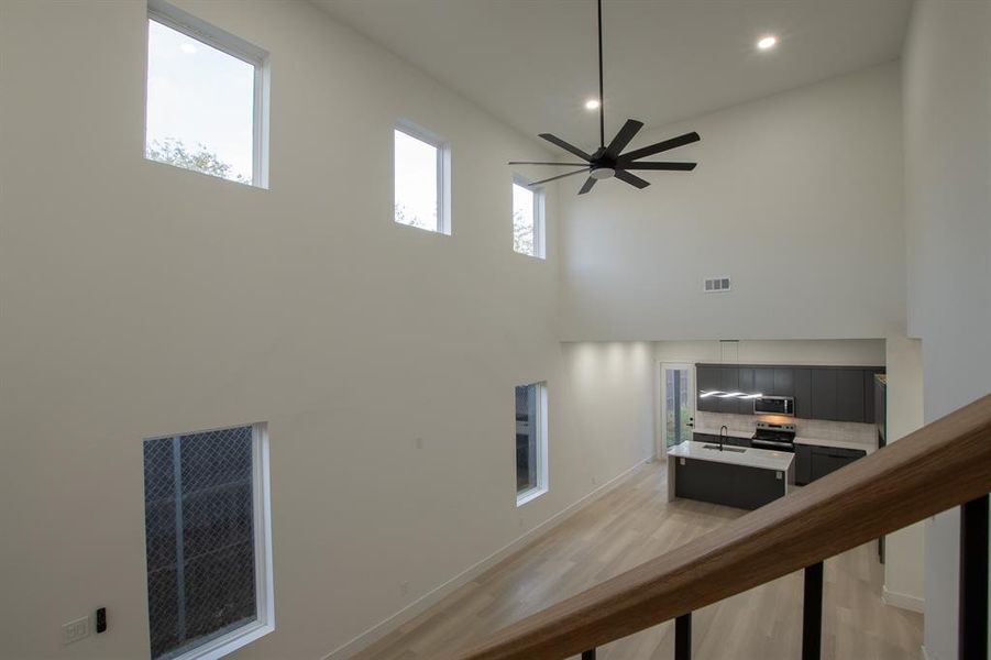 Unfurnished room with light carpet and ceiling fan