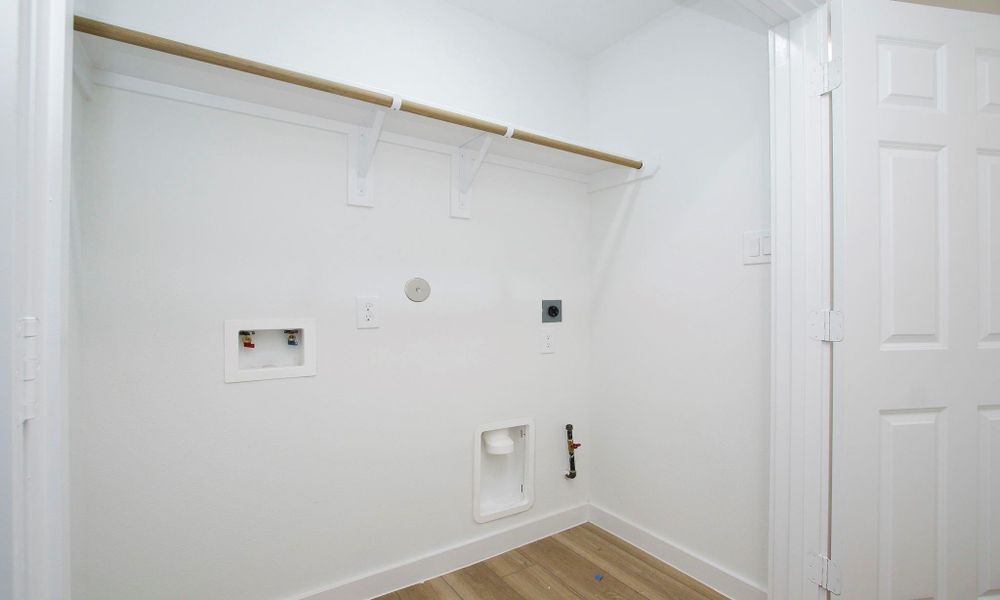 Spacious, unfurnished interior of a new home in , Conroe (Image 16).