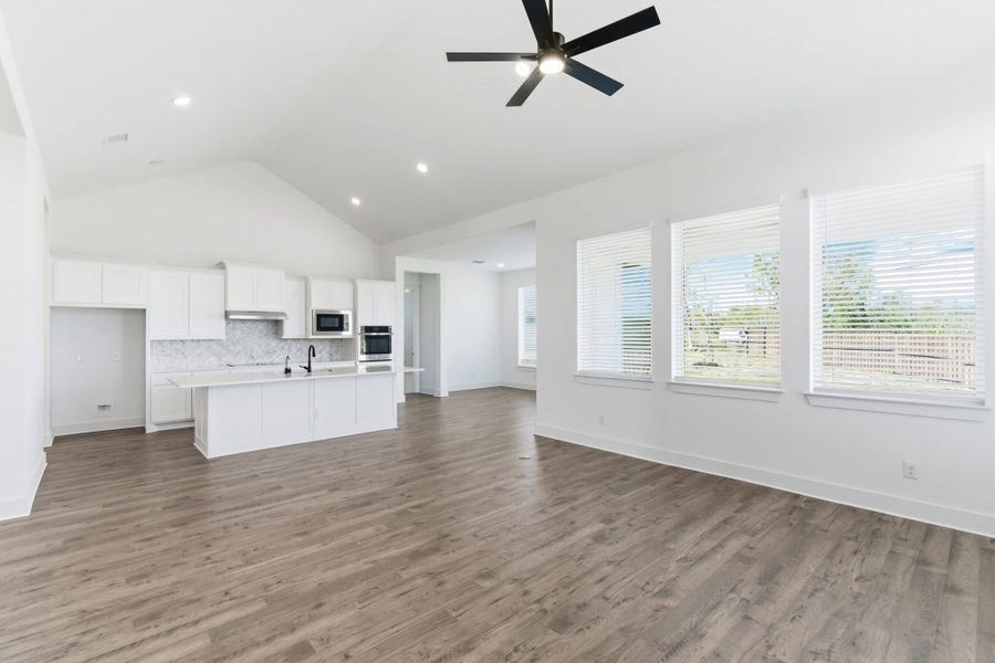 Spacious, unfurnished interior of a new home in Sienna Lakes, San Antonio (Image 32). Spacious, unfurnished interior of a new home in Sienna Lakes, San Antonio (Image 32).