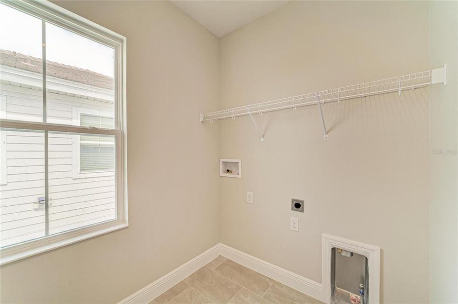 Spacious, unfurnished interior of a new home in North River Ranch, Parrish (Image 41).