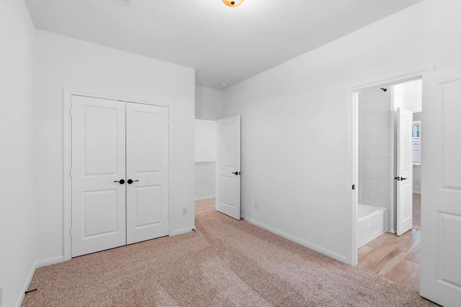 Spacious, unfurnished interior of a new home in Woodforest, Montgomery (Image 18).