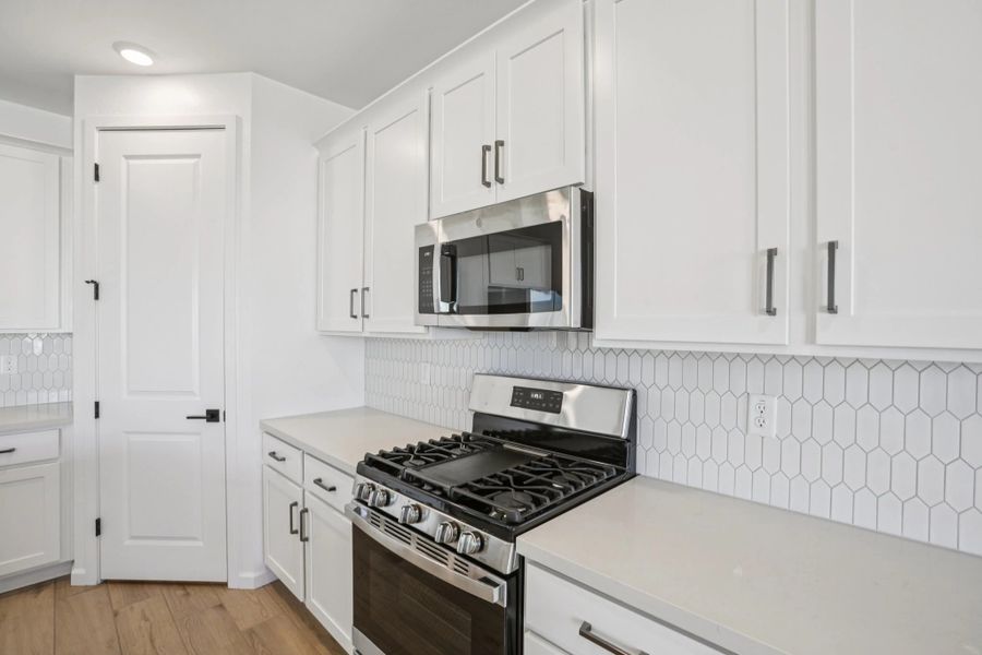 Representative images and renderings are for illustrative purposes. Actual structural options and design finishes of home may vary.
