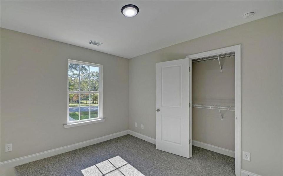 Spacious, unfurnished interior of a new home in , Gainesville (Image 19).