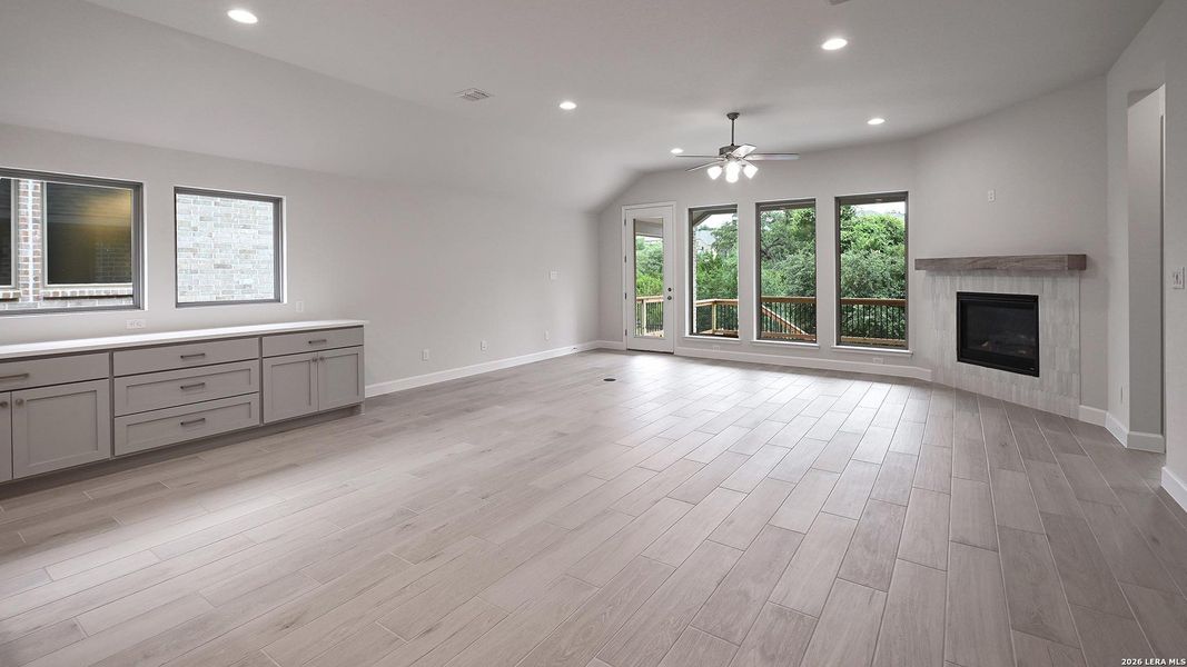 Spacious, unfurnished interior of a new home in Johnson Ranch, Bulverde (Image 21).