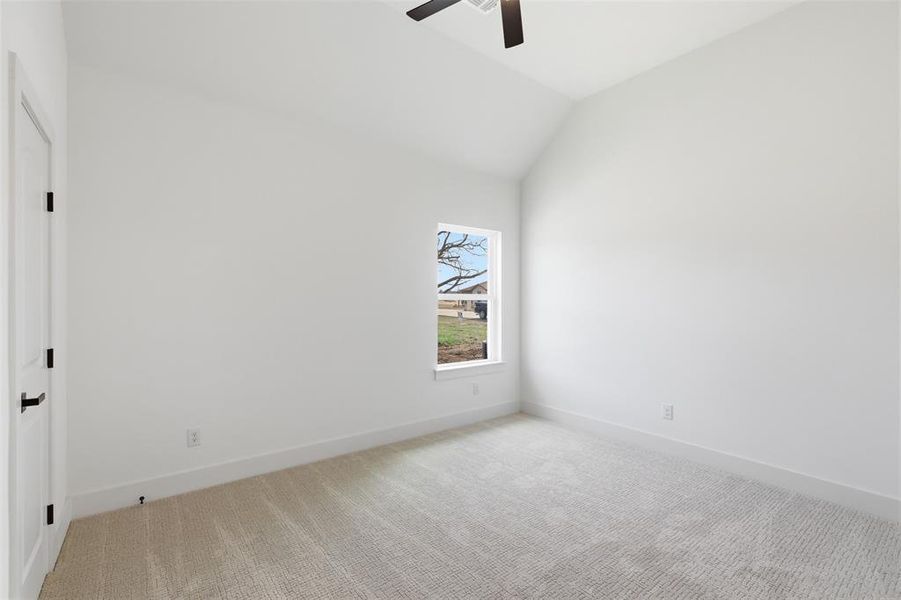 Spacious, unfurnished interior of a new home in , Sherman (Image 28).