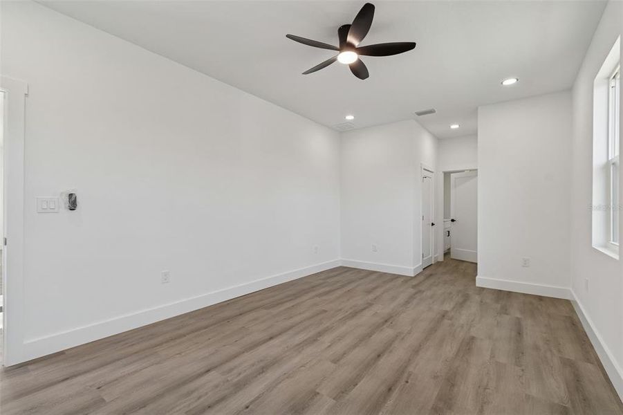 Spacious, unfurnished interior of a new home in , Pinellas Park (Image 36).